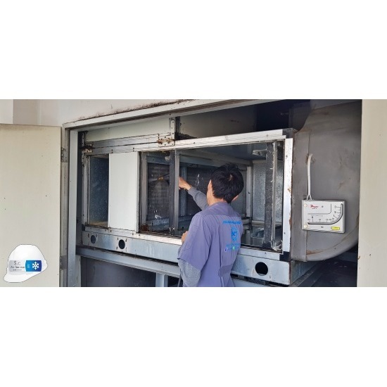 ช่างล้างแอร์ สกลนคร - ห้างหุ้นส่วนจำกัด เอส.ซี.แอร์คอน แอนด์ เอ็นจิเนียริ่ง - ล้างแอร์ สกลนคร  ล้างแอร์บ้านราคาถูก สกลนคร  ล้างแอร์บ้านใกล้ฉัน สกลนคร  บริการล้างแอร์  ล้างแอร์ใหญ่ AHU สกลนคร  ล้างแอร์ด่วน  ช่างล้างแอร์สกลนคร  ล้างแอร์บ้าน ราคา  ล้างแอร์ทั้งคอยล์เย็นและคอยล์ร้อน 